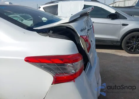 2014 Nissan Sentra Sr z USA, uszkodzony, nr VIN 3N1AB7AP8EY272251